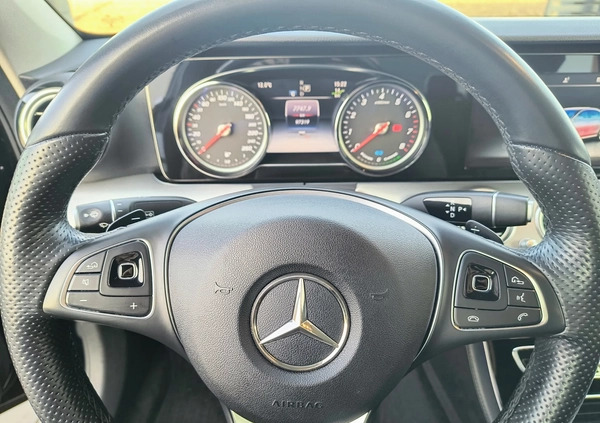 Mercedes-Benz Klasa E cena 124900 przebieg: 97320, rok produkcji 2018 z Kraków małe 529